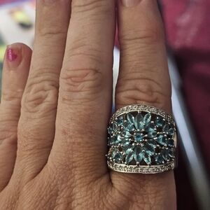 Gorgeous Silver Toned Aquamarine Colored Stone Ring Size 10